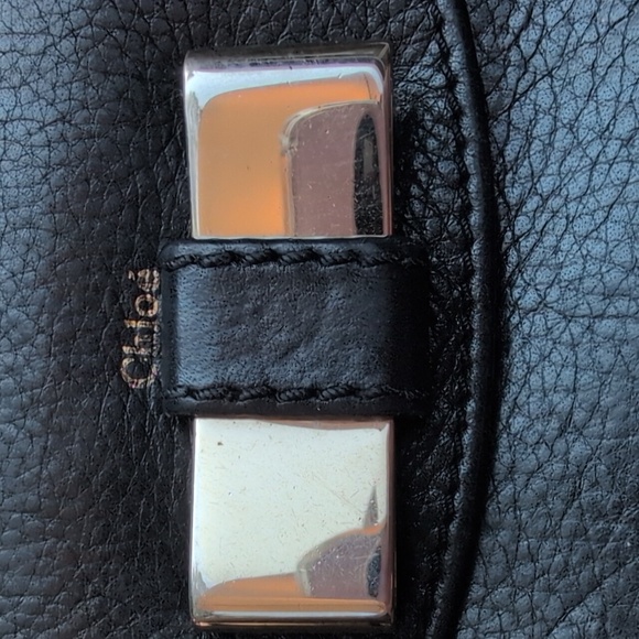 Chloe Black Leather And Gold Bow Wallet - Picture 4 of 12